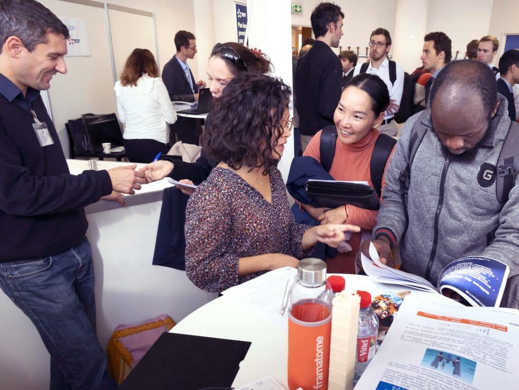 Jeudi 19 octobre, notre forum annuel INSTN Saclay étudiants-entreprises du nucléaire a accueilli 24 entreprises, des alumni, l'association WiN France, des stands, des mini-conférences, des ateliers RH, des RV personnalisés en vue de stages et de recrutements et 170 étudiants de nos formations Paris et province et doctorants du CEA : un forum grand format !