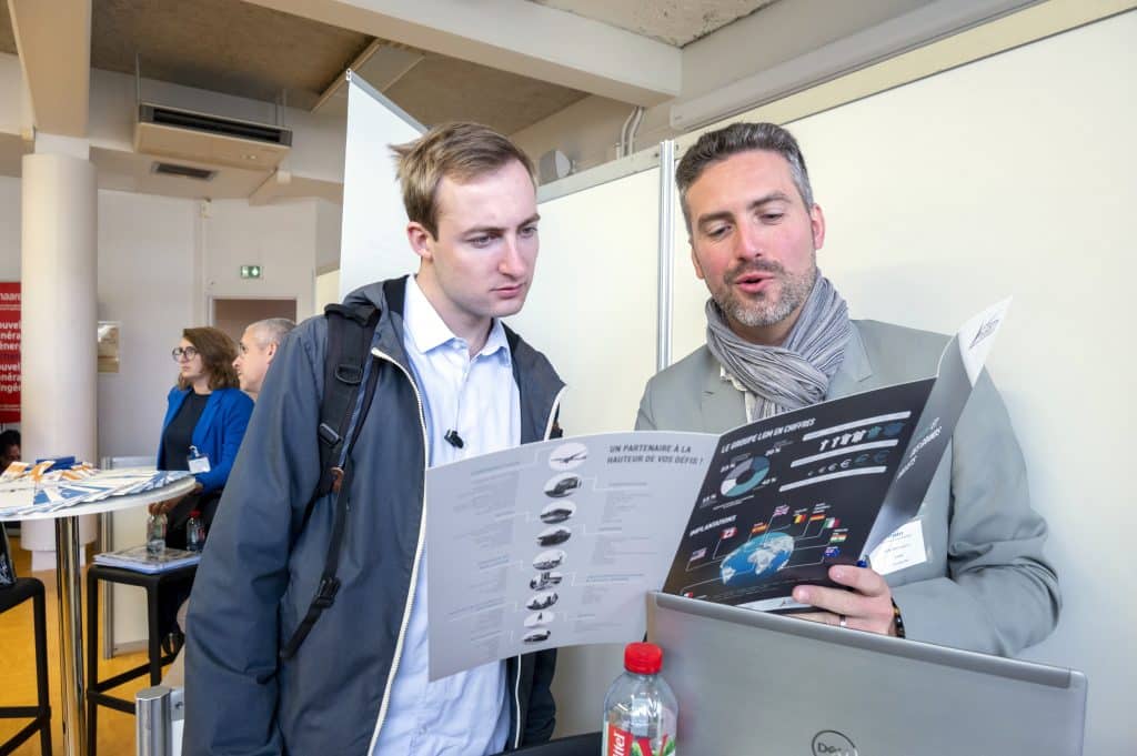 Jeudi 19 octobre, notre forum annuel INSTN Saclay étudiants-entreprises du nucléaire a accueilli 24 entreprises, des alumni, l'association WiN France, des stands, des mini-conférences, des ateliers RH, des RV personnalisés en vue de stages et de recrutements et 170 étudiants de nos formations Paris et province et doctorants du CEA : un forum grand format !