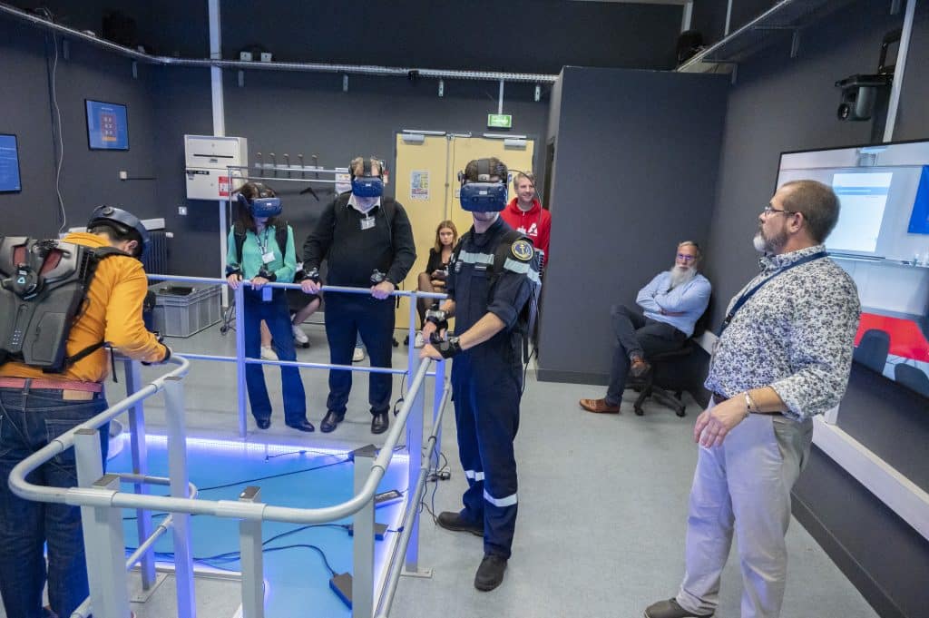 Jeudi 19 octobre, notre forum annuel INSTN Saclay étudiants-entreprises du nucléaire a accueilli 24 entreprises, des alumni, l'association WiN France, des stands, des mini-conférences, des ateliers RH, des RV personnalisés en vue de stages et de recrutements et 170 étudiants de nos formations Paris et province et doctorants du CEA : un forum grand format !