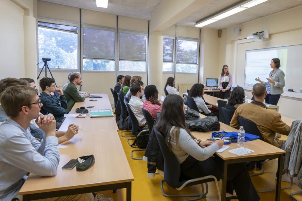 Jeudi 19 octobre, notre forum annuel INSTN Saclay étudiants-entreprises du nucléaire a accueilli 24 entreprises, des alumni, l'association WiN France, des stands, des mini-conférences, des ateliers RH, des RV personnalisés en vue de stages et de recrutements et 170 étudiants de nos formations Paris et province et doctorants du CEA : un forum grand format !