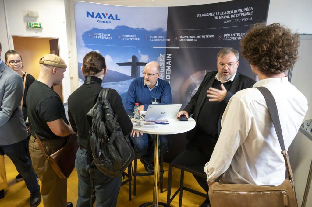 Jeudi 19 octobre, notre forum annuel INSTN Saclay étudiants-entreprises du nucléaire a accueilli 24 entreprises, des alumni, l'association WiN France, des stands, des mini-conférences, des ateliers RH, des RV personnalisés en vue de stages et de recrutements et 170 étudiants de nos formations Paris et province et doctorants du CEA : un forum grand format !