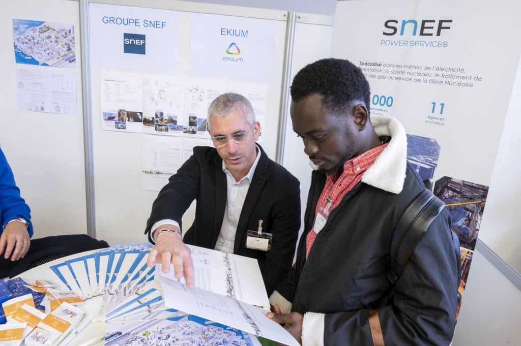 Jeudi 19 octobre, notre forum annuel INSTN Saclay étudiants-entreprises du nucléaire a accueilli 24 entreprises, des alumni, l'association WiN France, des stands, des mini-conférences, des ateliers RH, des RV personnalisés en vue de stages et de recrutements et 170 étudiants de nos formations Paris et province et doctorants du CEA : un forum grand format !