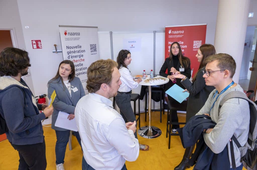 Jeudi 19 octobre, notre forum annuel INSTN Saclay étudiants-entreprises du nucléaire a accueilli 24 entreprises, des alumni, l'association WiN France, des stands, des mini-conférences, des ateliers RH, des RV personnalisés en vue de stages et de recrutements et 170 étudiants de nos formations Paris et province et doctorants du CEA : un forum grand format !