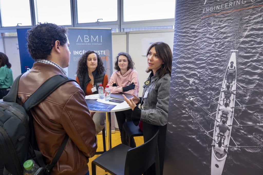 Jeudi 19 octobre, notre forum annuel INSTN Saclay étudiants-entreprises du nucléaire a accueilli 24 entreprises, des alumni, l'association WiN France, des stands, des mini-conférences, des ateliers RH, des RV personnalisés en vue de stages et de recrutements et 170 étudiants de nos formations Paris et province et doctorants du CEA : un forum grand format !