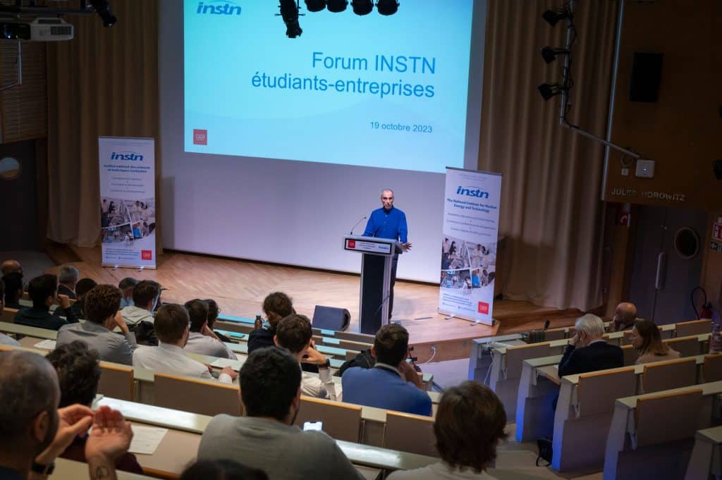 Jeudi 19 octobre, notre forum annuel INSTN Saclay étudiants-entreprises du nucléaire a accueilli 24 entreprises, des alumni, l'association WiN France, des stands, des mini-conférences, des ateliers RH, des RV personnalisés en vue de stages et de recrutements et 170 étudiants de nos formations Paris et province et doctorants du CEA : un forum grand format !
